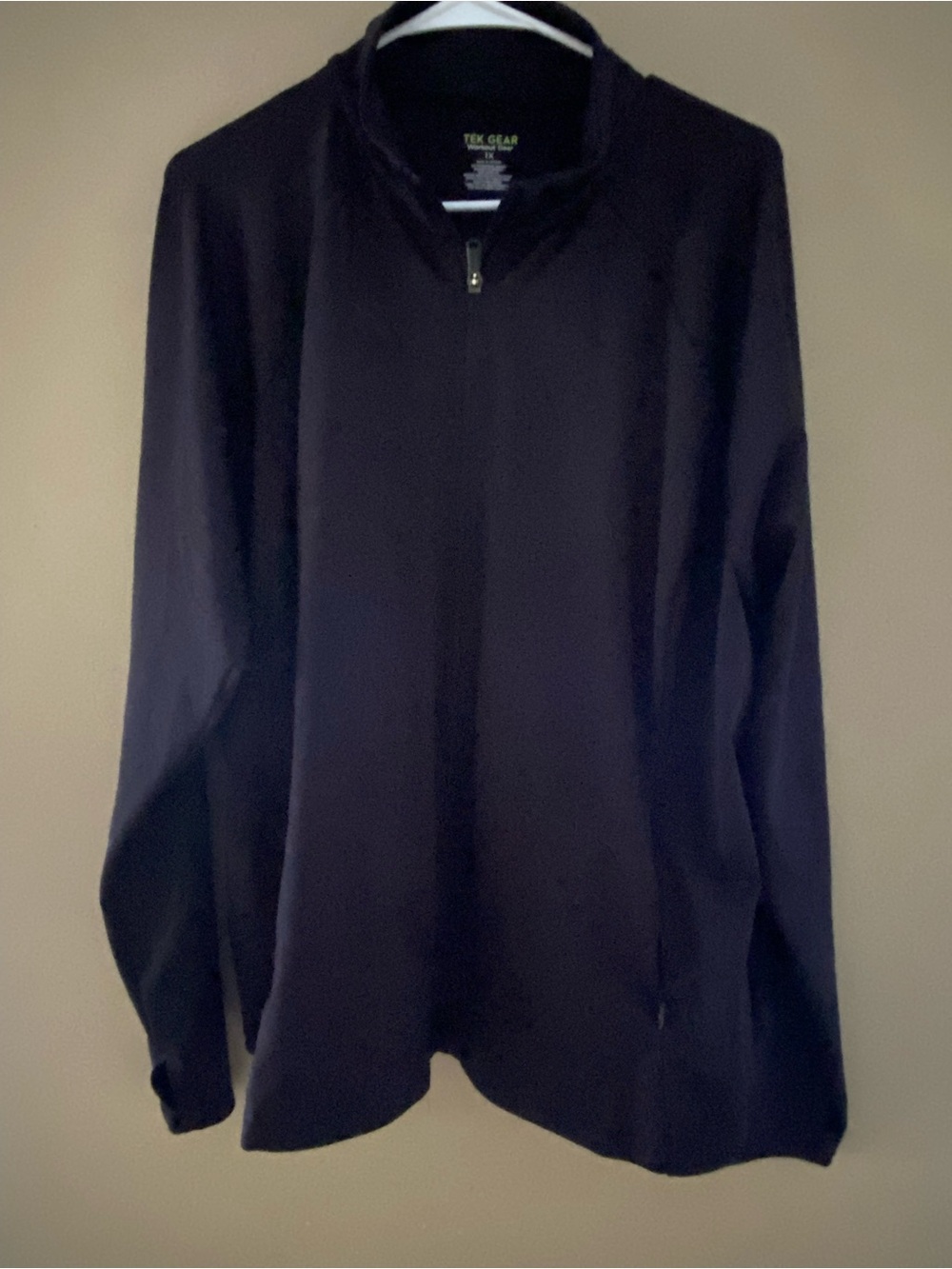 Tek Gear women’s Black full-Zip active sweater